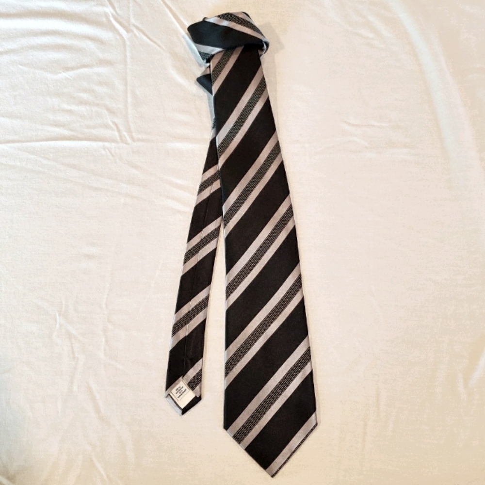 Simple black and silver striped tie